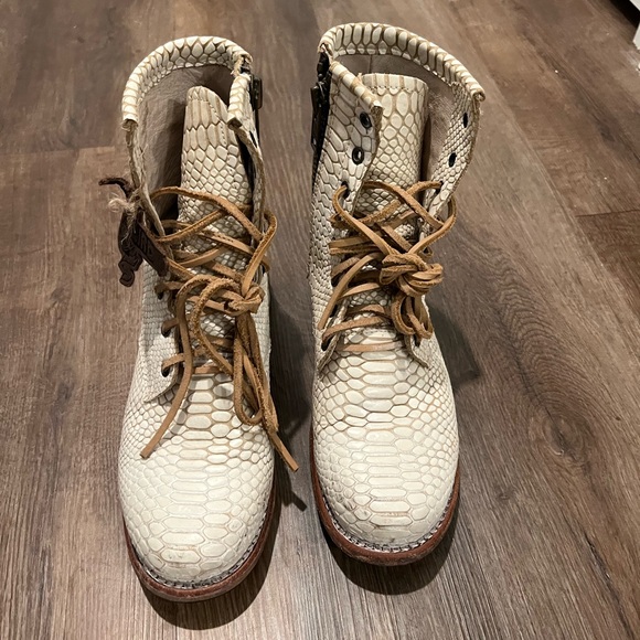 Cream Textured Women's Boots - Picture 4 of 11